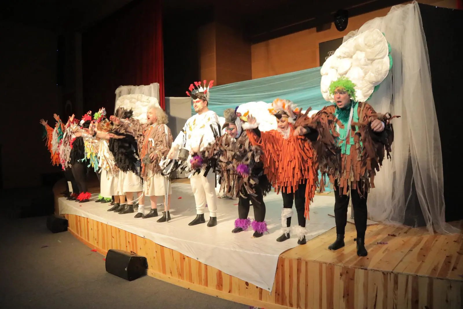 “KUŞLAR” TİYATRO OYUNUNA BÜYÜK İLGİ galeri görseli